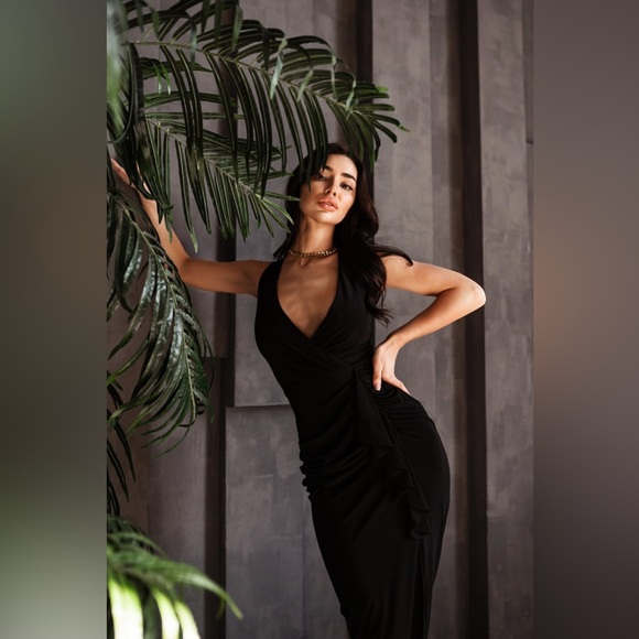 BOBBI" RUFFLED V-NECK GOWN. A - Picture 5 of 13